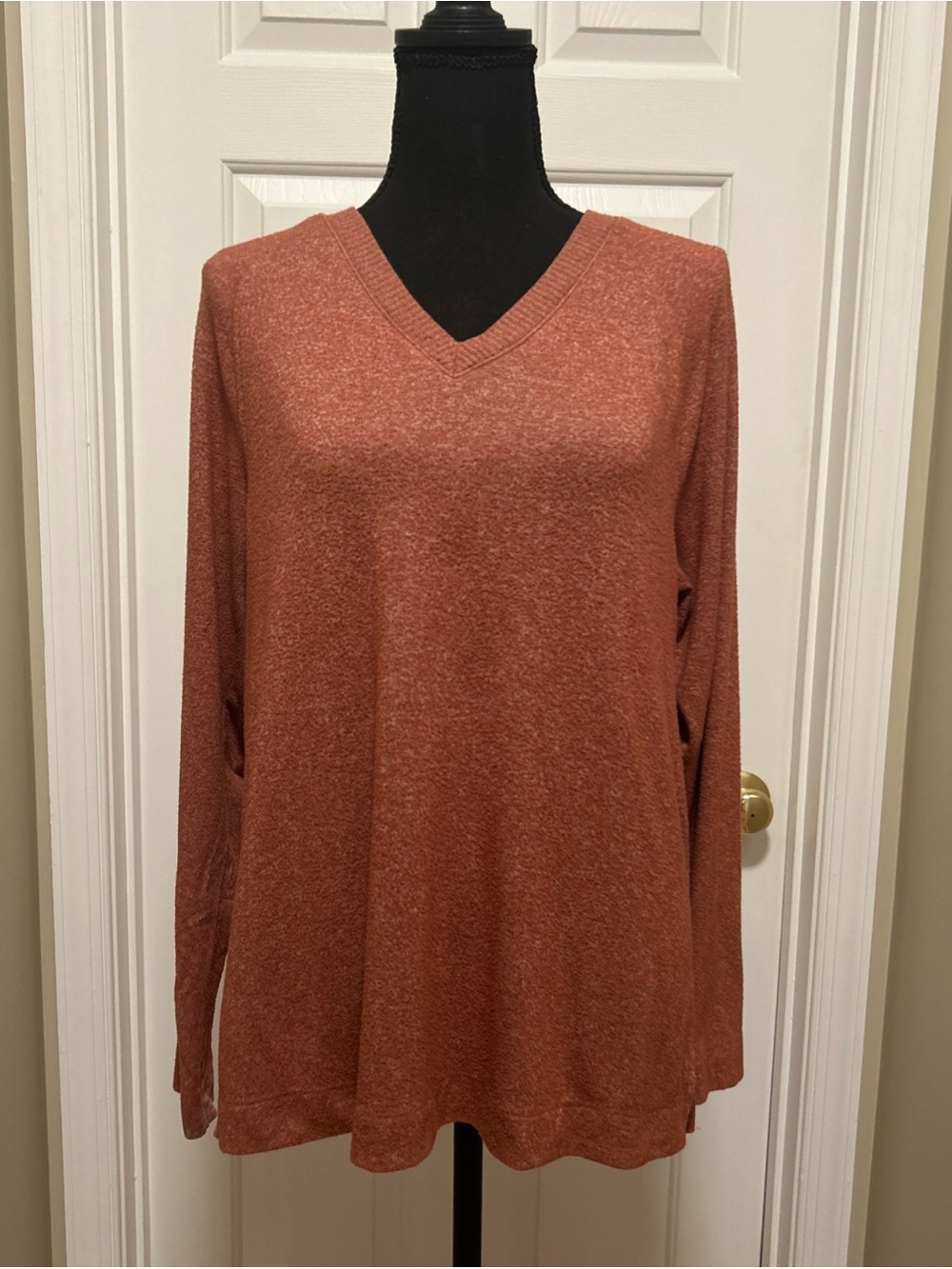 Women’s LOFT, V-Neck, Rust, Distressed, Lightweight Sweater Medium